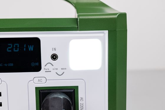 Yüksek Verimlilikli AC 300W 220V Çıktı Taşınabilir Güneş Jeneratörü Şarj edilebilir LifePO4 Bataryası Açık Hava Yürüyüşleri İçin